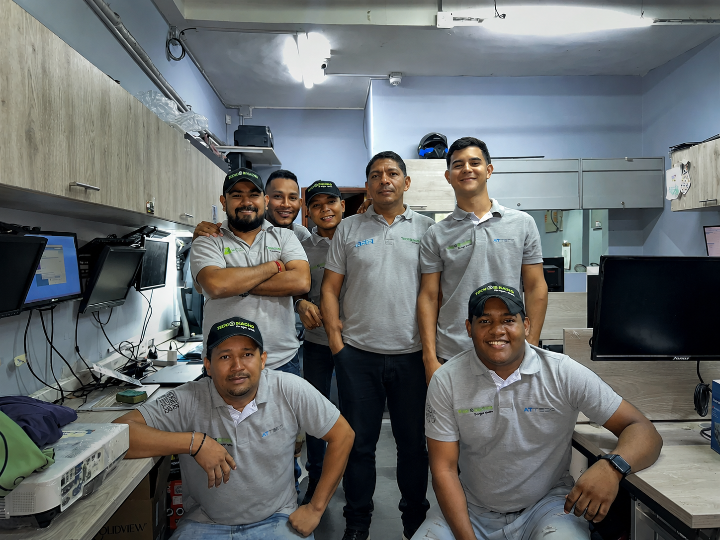 Equipo TECNO NACHO en su taller