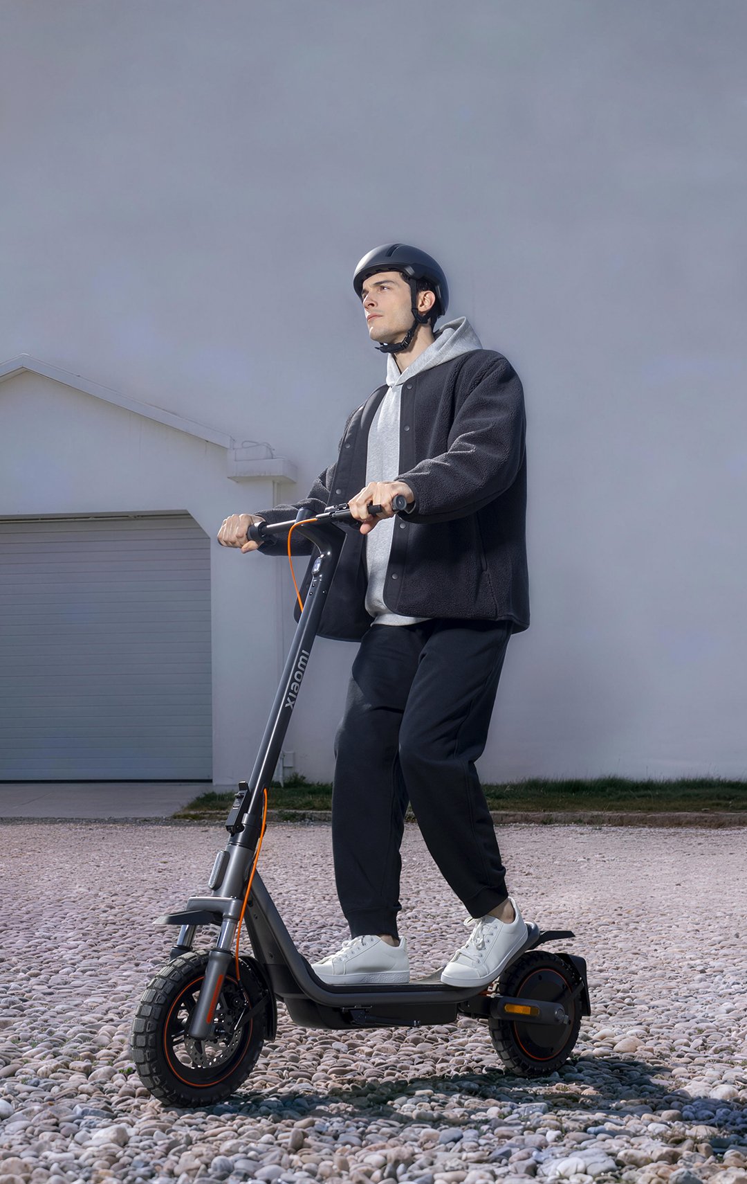 scooter electrico xiaomi 6 pro con llantas todoterreno de 12 pulgadas y doble suspension banner pub