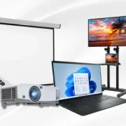 Equipos tecnológicos de alquiler: proyector, pantalla, laptop y monitor
