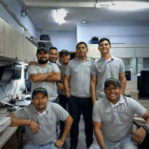 Equipo TECNO NACHO en su taller